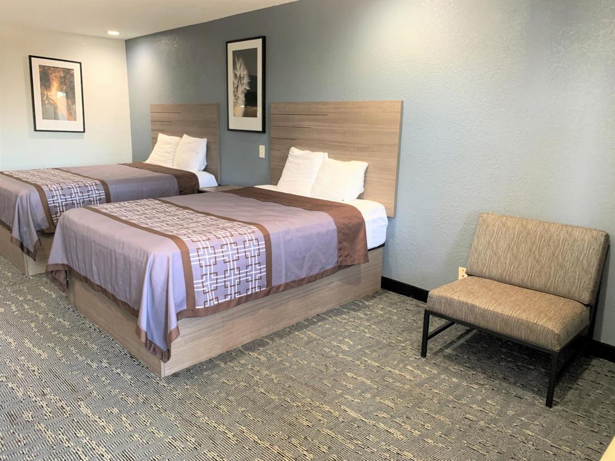 Sunrise Inn & Suites Ченълвю Екстериор снимка